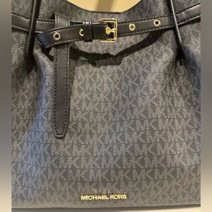 Michael Kors Emilia Signature Tote Bag